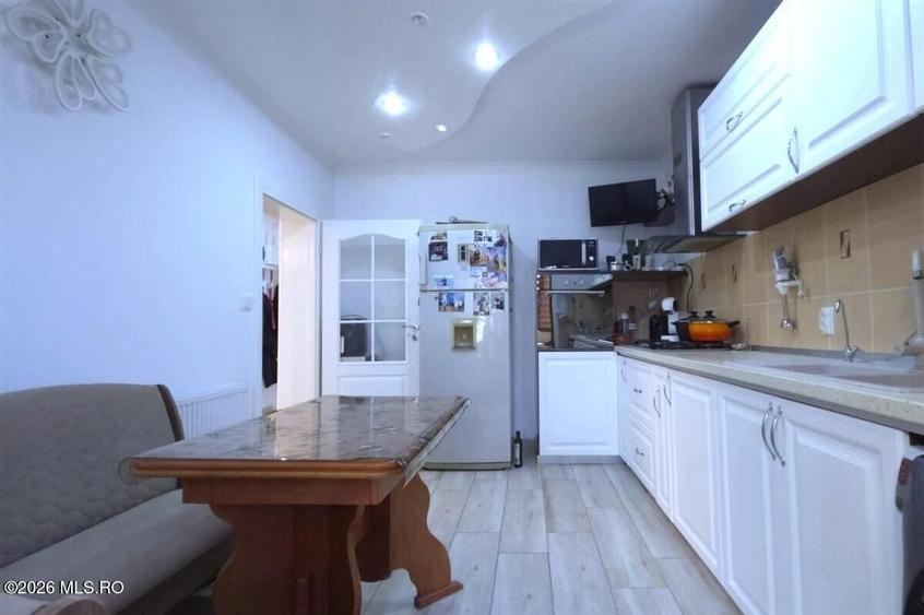 Duplex cu 4 camere cu Canalizare în Central