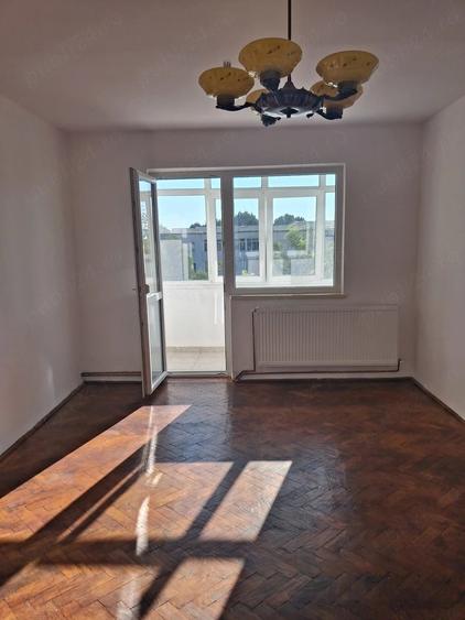 Apartament cu 2 camere decomandat în Cornișa