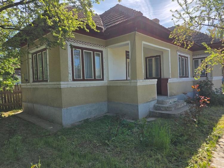 Casă individuală cu 4 camere cu Teren 1511 Mp în Adâncata