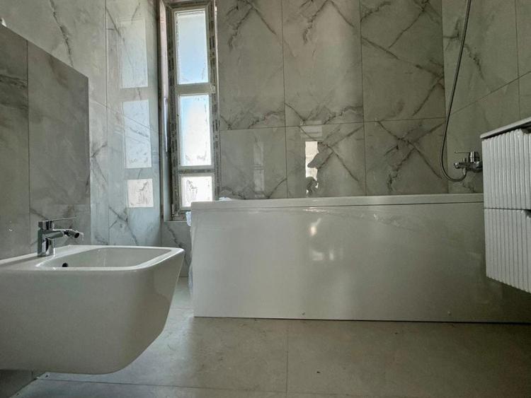 Casă individuală cu 4 camere cu Canalizare în Domnești