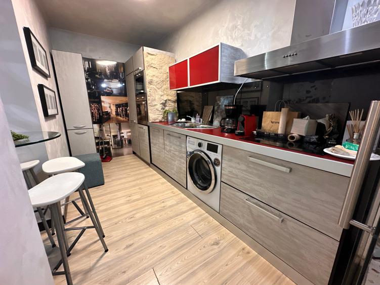 Apartament cu 3 camere semidecomandat în Herăstrău