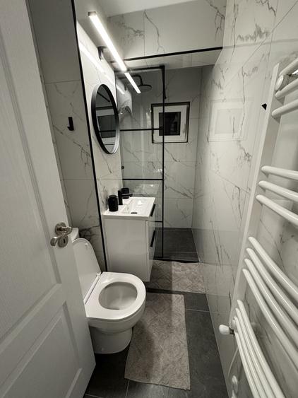 Apartament cu 4 camere decomandat în Central