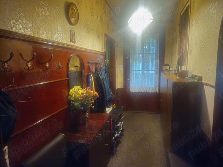 Apartament cu 4 camere semidecomandat în Central