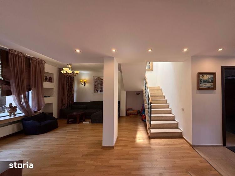 Casă cu 4 camere cu Teren 440 Mp în Est