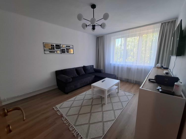 Apartament cu 2 camere decomandat în Titulescu