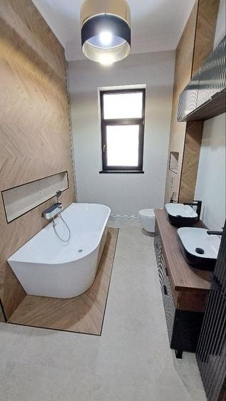 Casă individuală cu 5 camere cu Canalizare în Central