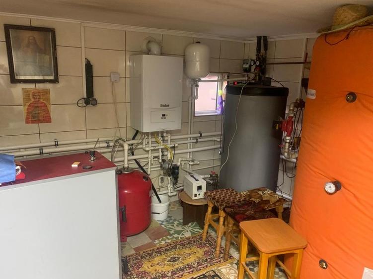 Casă cu 4 camere în Puiești