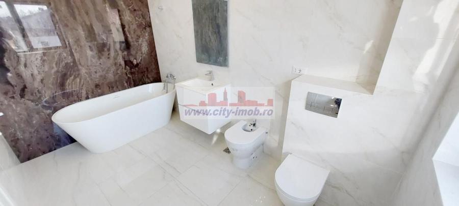 Casă individuală cu 4 camere decomandat cu Canalizare în Ostratu