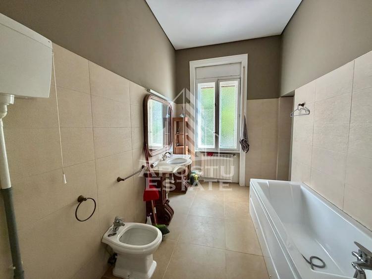 Apartament cu 4 camere semidecomandat, mobilat în P-ța Maria