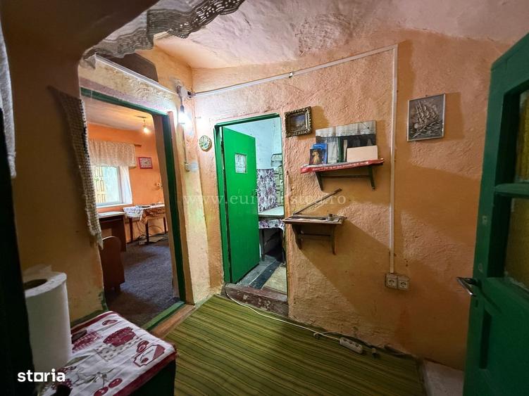 Casă cu 4 camere cu Teren 1531 Mp în Pecineaga