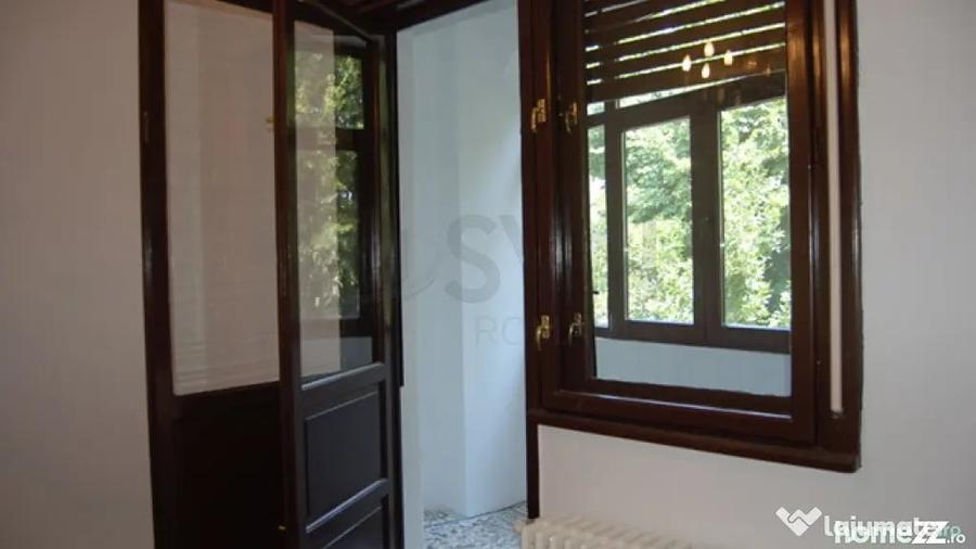 Apartament cu 4 camere decomandat în Primăverii