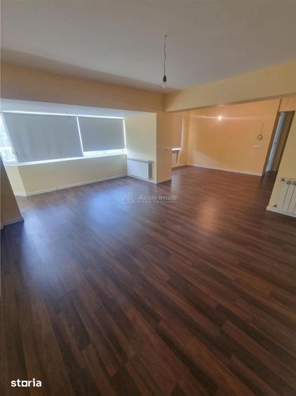 Apartament cu 5 camere decomandat în Central