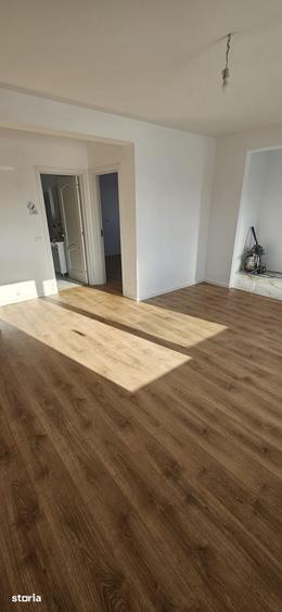 Casă cu 4 camere cu Teren 275 Mp în Ipotești