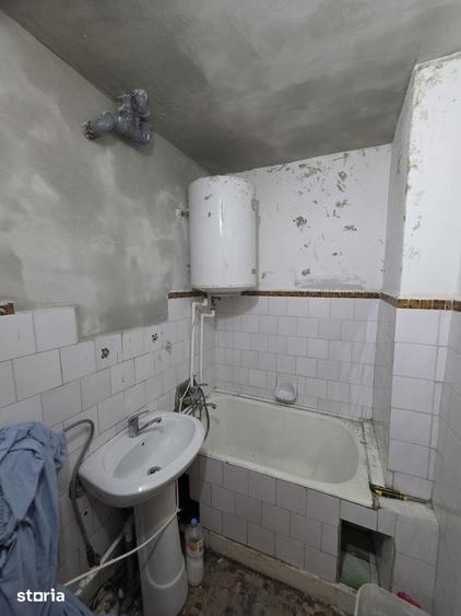 Apartament cu 3 camere semidecomandat în Viziru 1