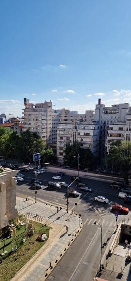 Apartament cu 4 camere decomandat în Central