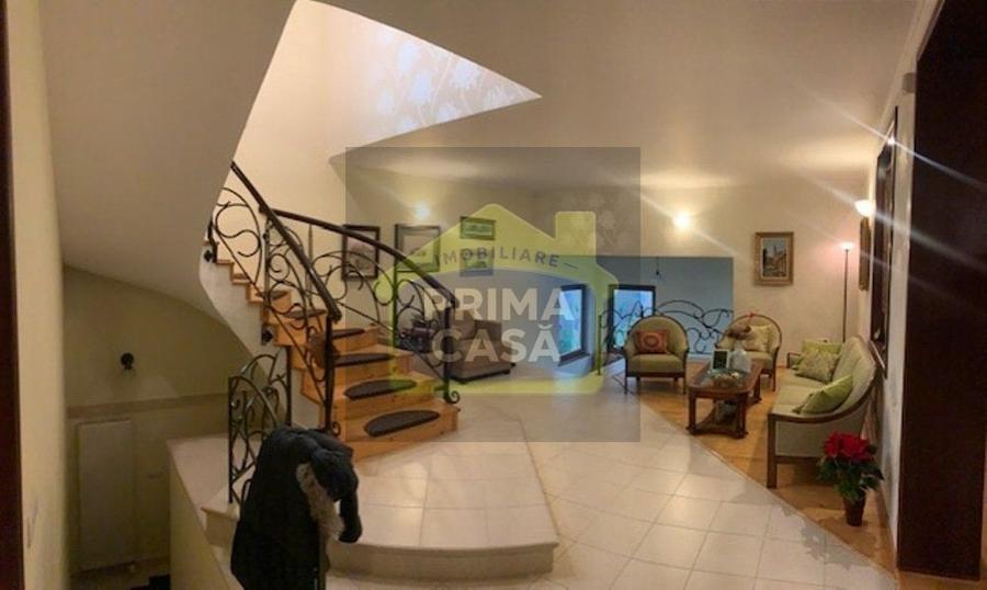 Duplex cu 10 camere cu Canalizare în Săsar