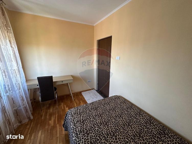 Apartament cu 3 camere în Intim