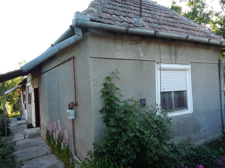 Casă cu 3 camere în Crăiești