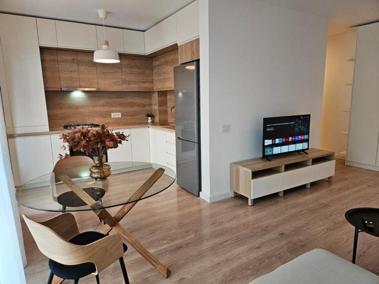 Apartament cu 3 camere decomandat, mobilat în Aviației