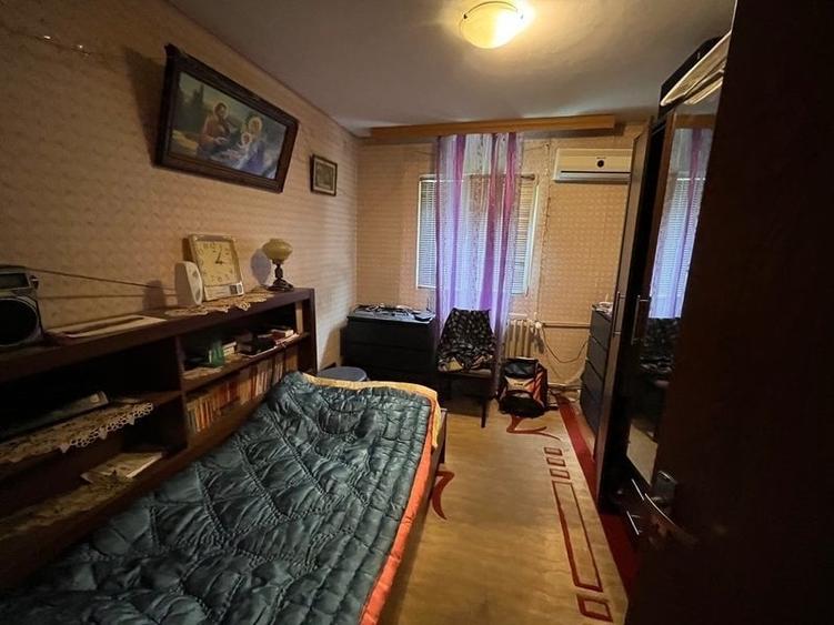 Apartament cu 3 camere semidecomandat în Titan