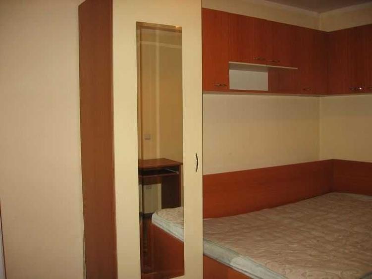 Garsonieră decomandată în Universitate