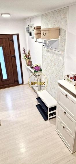 Casă individuală cu 8 camere cu Canalizare în Gara de Nord