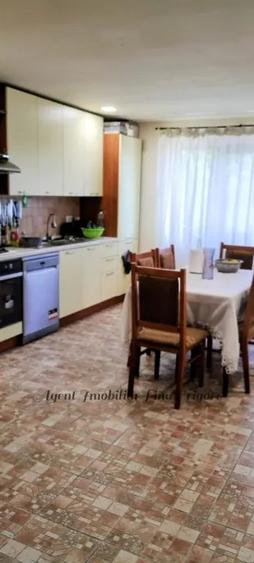 Casă cu 5 camere în Câmpineanca