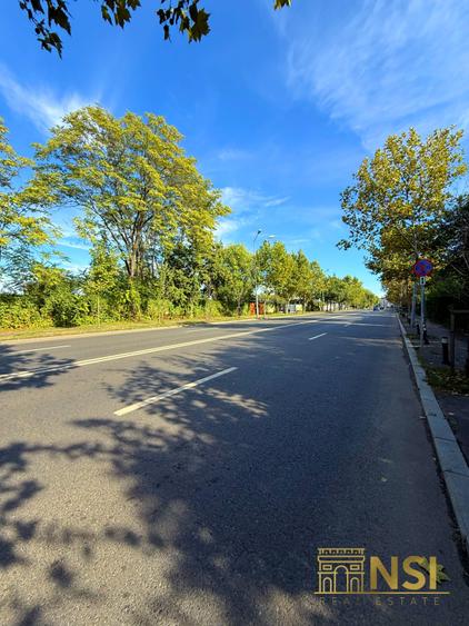 Apartament cu 3 camere decomandat în Băneasa