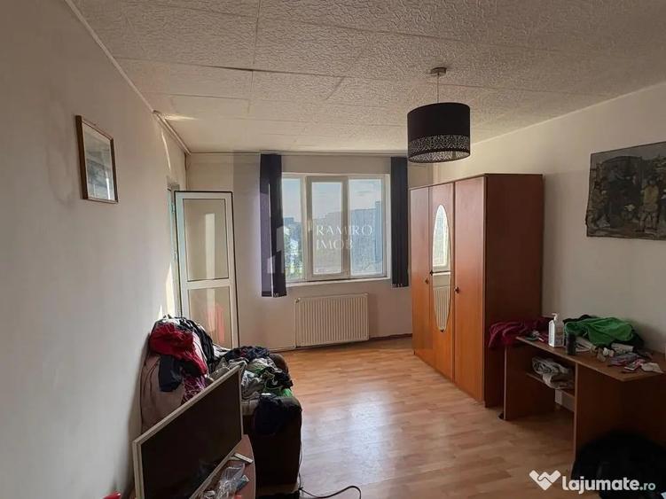 Apartament cu 3 camere decomandat în Apărătorii Patriei