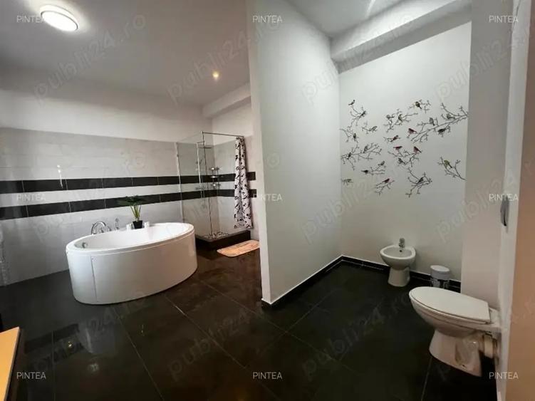 Apartament cu 5 camere decomandat, mobilat în Băneasa