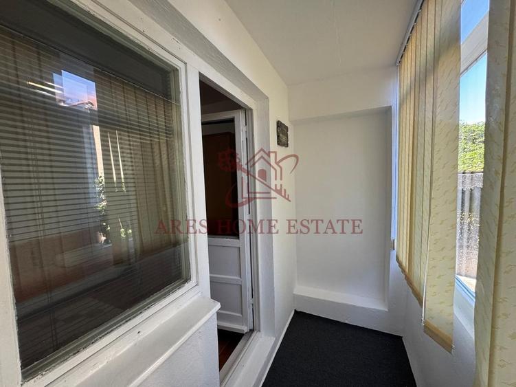 Apartament cu 3 camere semidecomandat, mobilat în Complex Studențesc