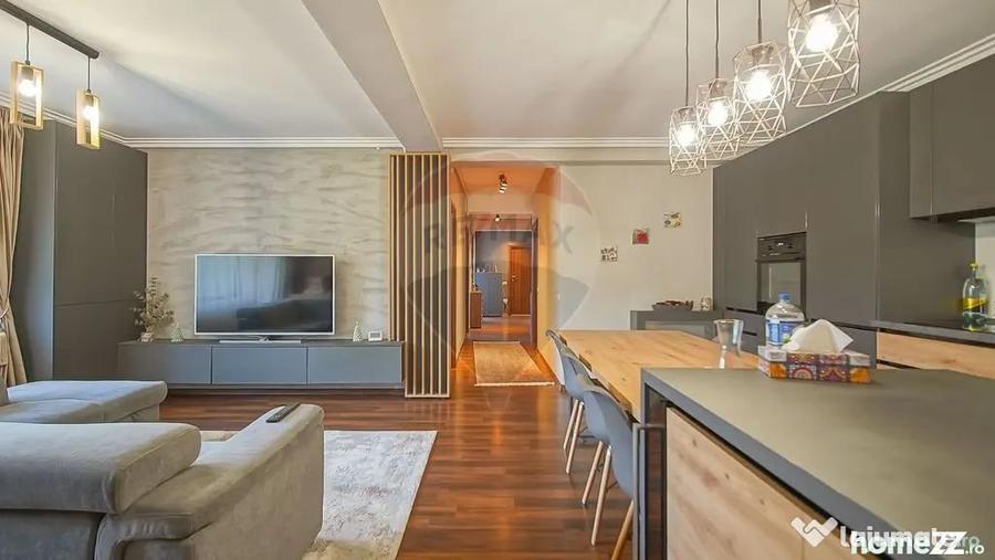 Apartament cu 3 camere decomandat în Central