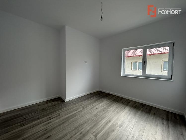 Duplex cu 5 camere cu Canalizare în Ghiroda