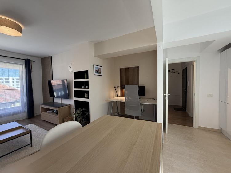 Apartament cu 2 camere semidecomandat, mobilat în Pipera