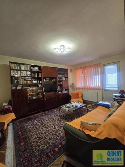 Tomis Nord, Rovere, de vanzare 3 camere, decomandat, gaze - 12