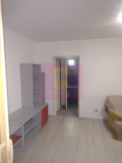 Apartament cu 2 camere semidecomandat, mobilat în Basarabia — fotografia 3