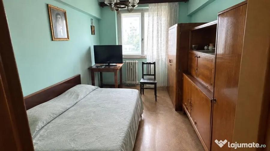 Apartament cu 3 camere decomandat în Lacul Tei