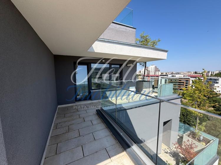 Penthouse cu 3 camere decomandat în Zorilor