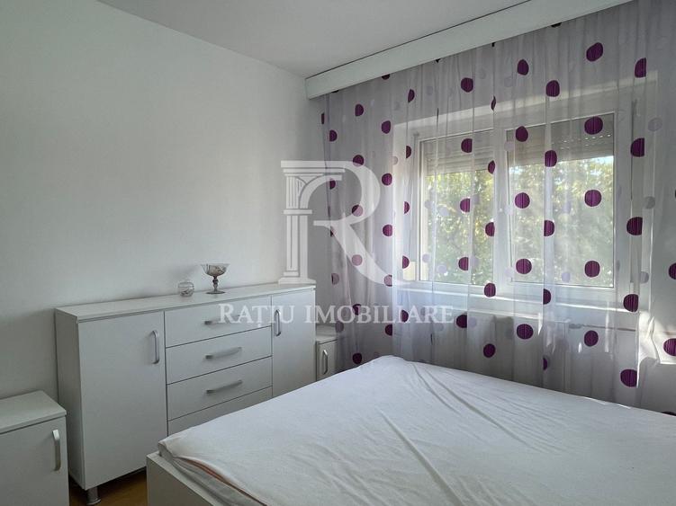 Apartament cu 3 camere decomandat, mobilat în Nufărul