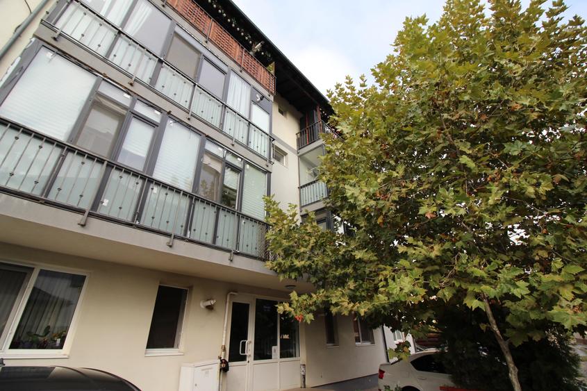 Apartament cu 4 camere semidecomandat în Titan