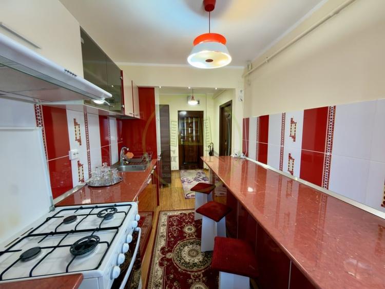 Apartament cu 2 camere semidecomandat, mobilat în Craiovița Nouă