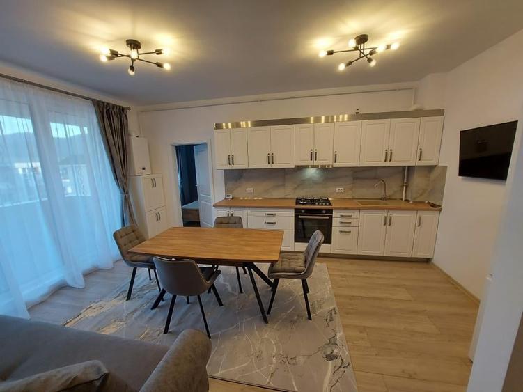 Apartament cu 3 camere semidecomandat, mobilat în Florești