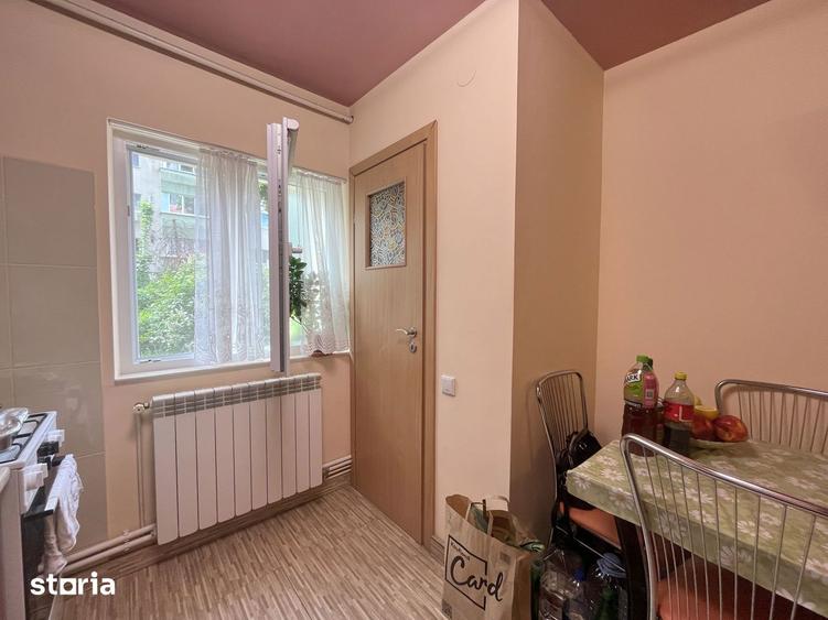 Apartament cu 3 camere semidecomandat, mobilat în Girocului