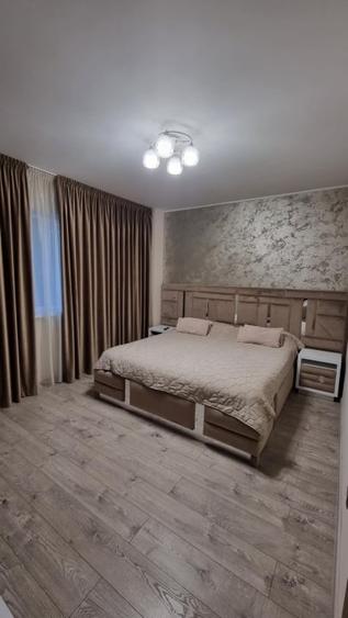 Apartament cu 3 camere decomandat, mobilat în