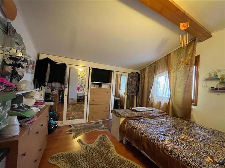 Casă individuală cu 5 camere cu Canalizare în Central