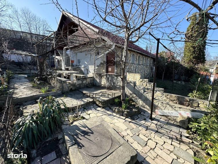 Casă cu 3 camere decomandat în Central