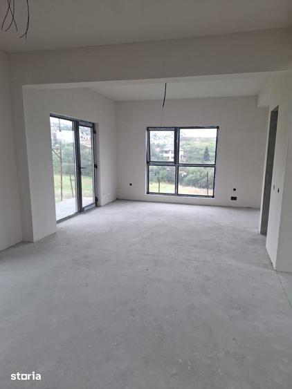Casă cu 4 camere cu Teren 240 Mp în Central