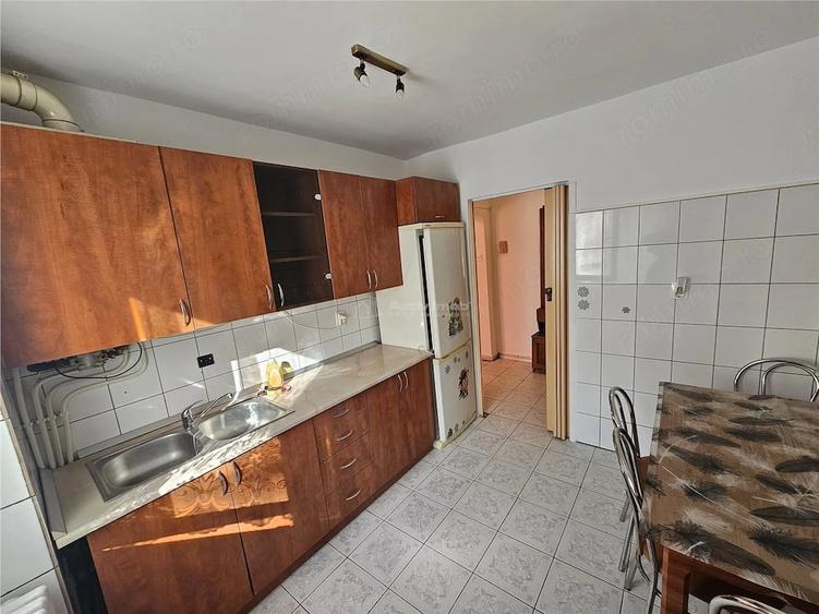 Apartament cu 3 camere semidecomandat în Cuptoare (Reșița)