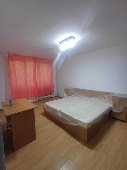 Garsonieră decomandată în Valea Ialomiței