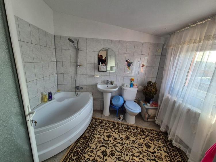 Casă cu 5 camere cu Canalizare în Chercea
